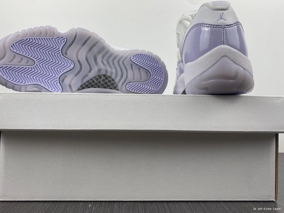 AH7860-101 Air “Pure 11 Violet” Jordan Low 0405